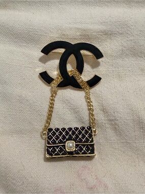 Chanel-Inspired Black Quilted Mini Bag Brooch with Pearl Accent